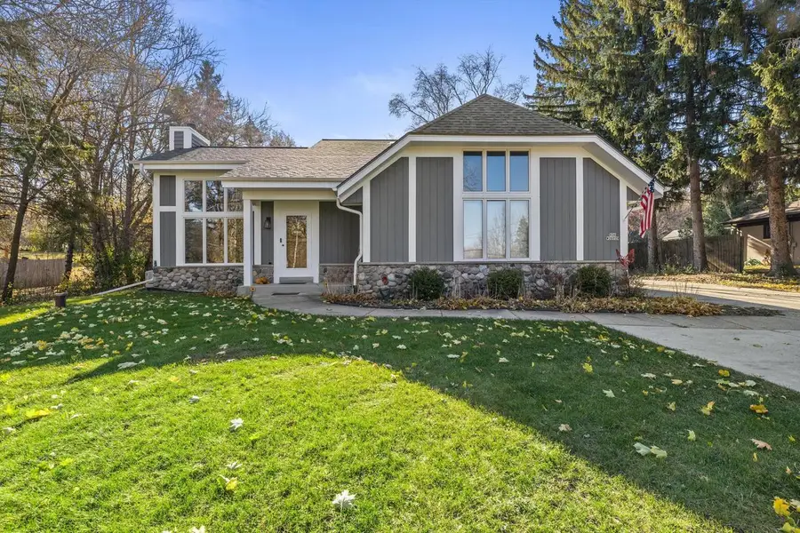 N26W26729 Prospect AVENUE, Pewaukee, WI 53072 - Image #2