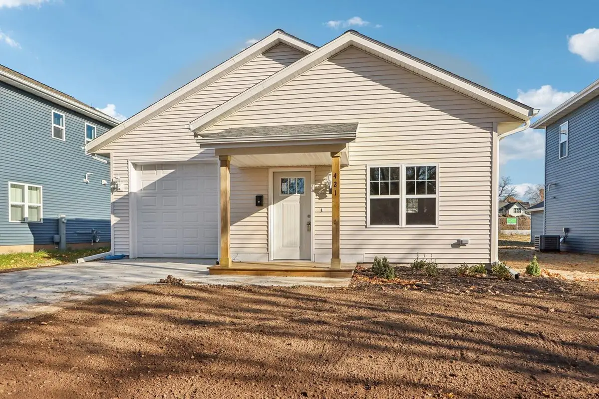 421 Oakland AVENUE, Waukesha, WI 53186 - Image #1