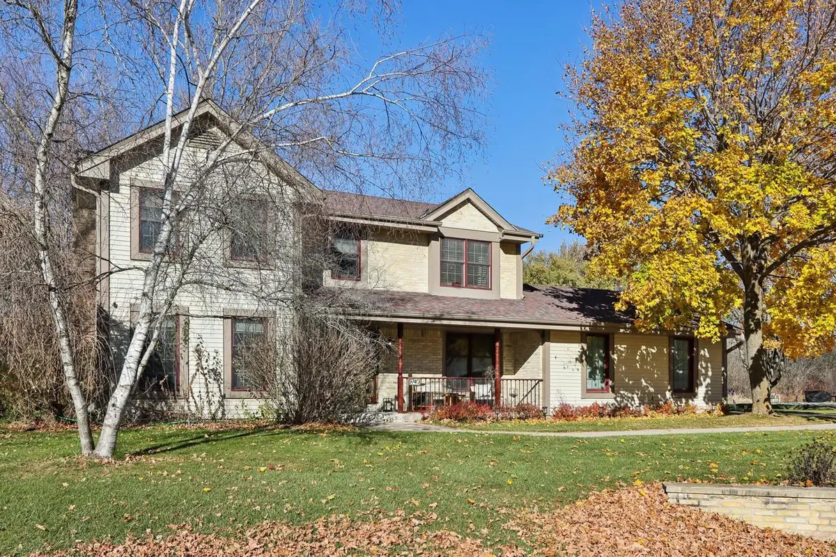 9740 W Huntington DRIVE, Mequon, WI 53097 - Image #1