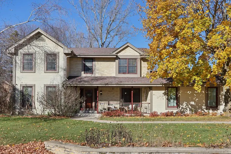 9740 W Huntington DRIVE, Mequon, WI 53097 - Image #3