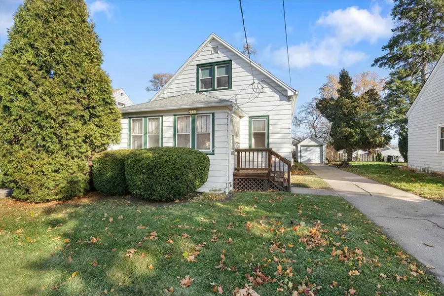925 Harding AVENUE, Waukesha, WI 53186 - Image #2