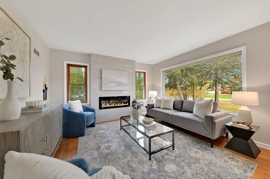 10039 N Sunnycrest DRIVE, Mequon, WI 53092 - Image #3