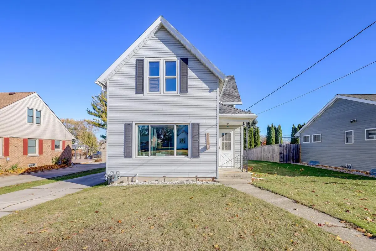 1414 Nagle AVENUE, Manitowoc, WI 54220 - Image #1