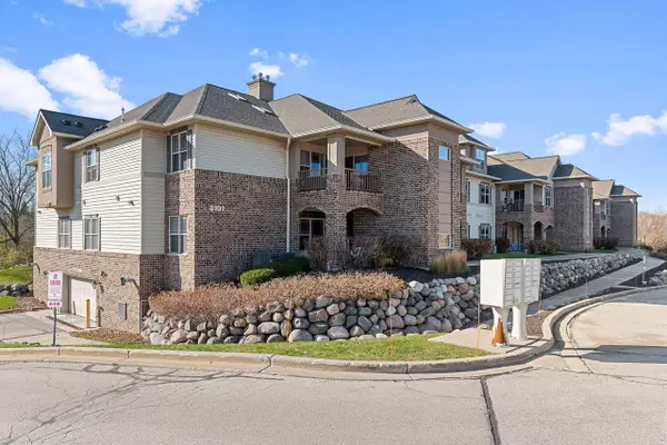 3101 W Drexel AVENUE #220, Franklin, WI 53132