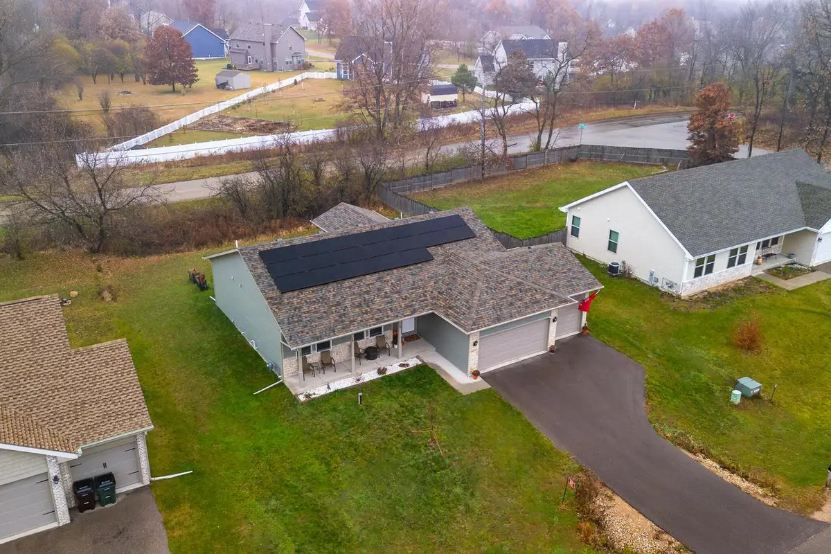 825 E Superior DRIVE, Edgerton, WI 53534 - Image #1