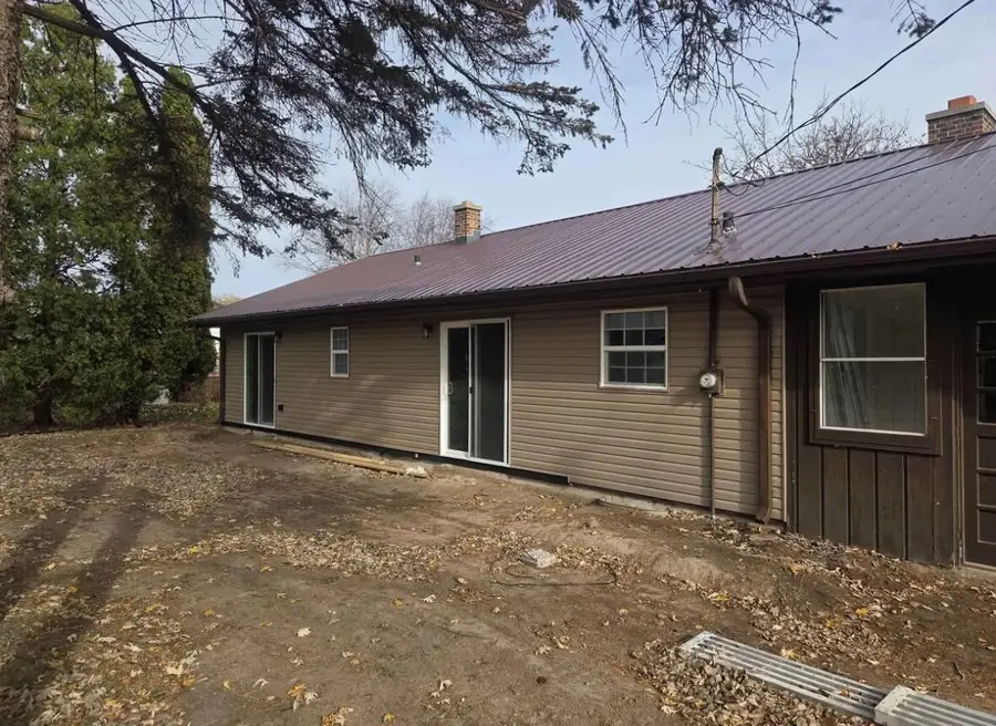 555 Meadow LANE, Sheboygan Falls, WI 53085 - Image #3