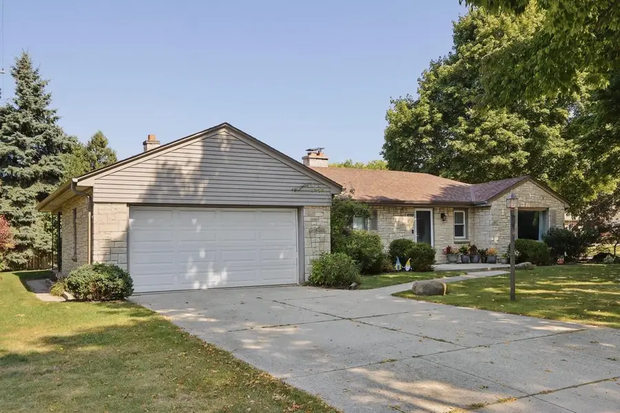 10710 W Auer AVENUE, Wauwatosa, WI 53222 - Image #2