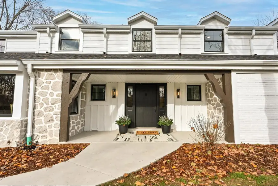 10525 N Fairway LANE, Mequon, WI 53092 - Image #2