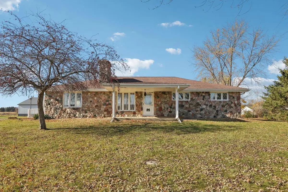 W360S9521 Markham ROAD, Eagle, WI 53119 - Image #1