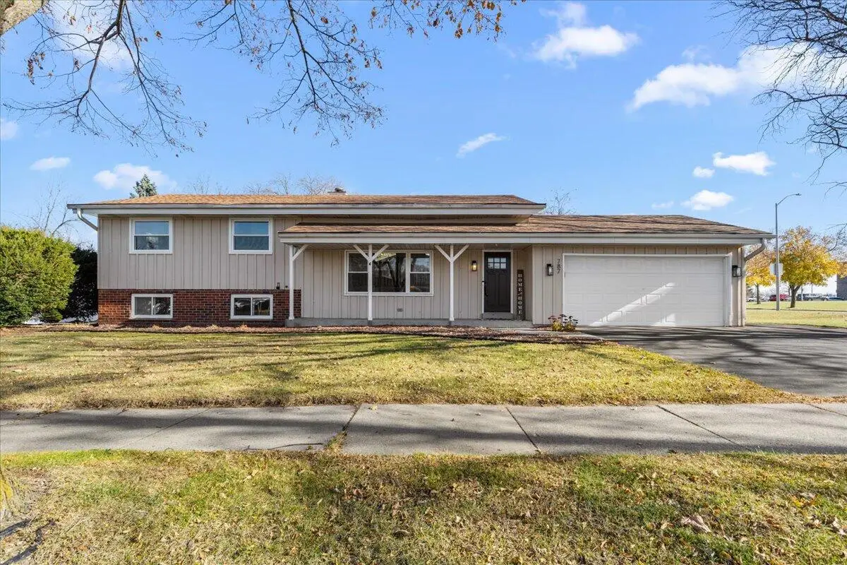 787 Sheridan DRIVE, West Bend, WI 53095 - Image #1