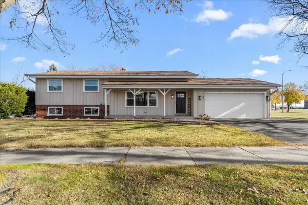 787 Sheridan DRIVE, West Bend, WI 53095