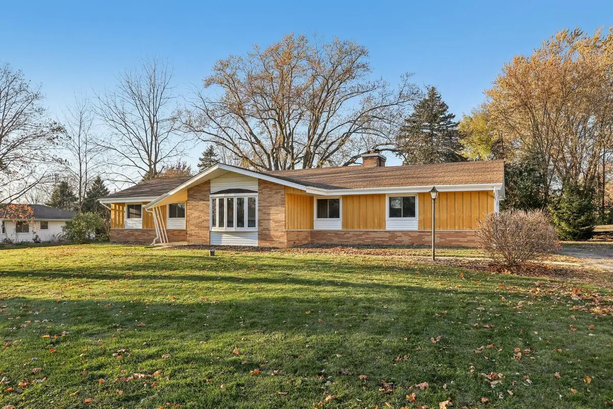 2904 Chancery LANE, Waukesha, WI 53188 - Image #1