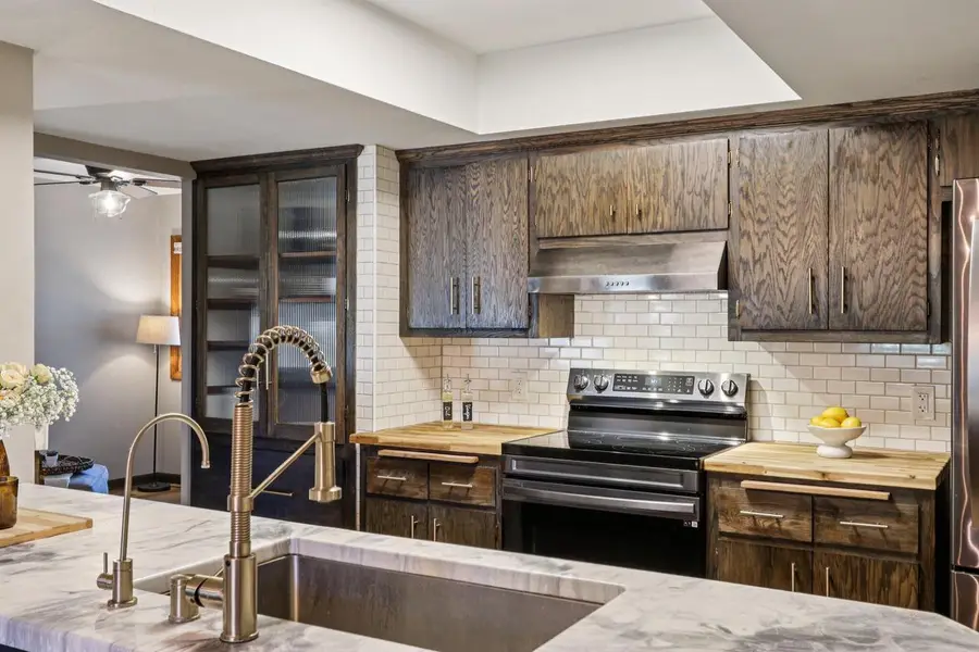 2904 Chancery LANE, Waukesha, WI 53188 - Image #2