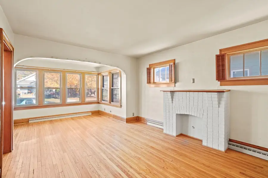 421 Augusta STREET, Racine, WI 53402 - Image #2