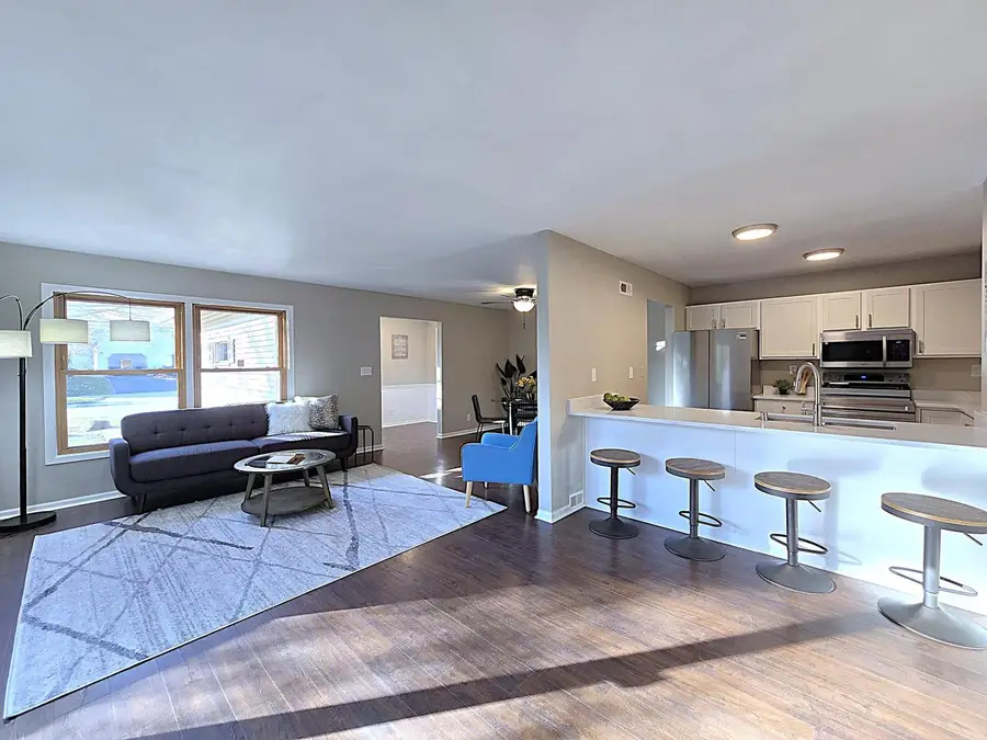 6512 S Parkedge CIRCLE, Franklin, WI 53132 - Image #2