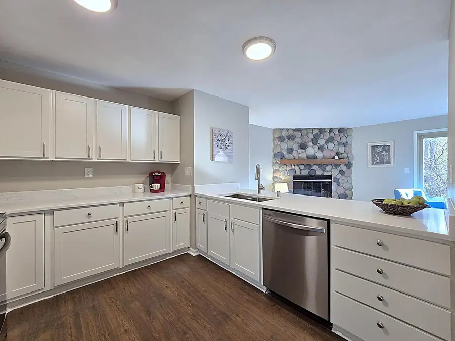 6512 S Parkedge CIRCLE, Franklin, WI 53132 - Image #3