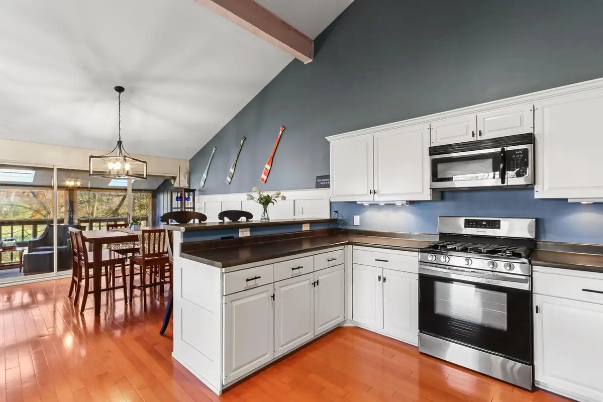 303 Deerpath E #B, Fontana, WI 53125 - Image #1