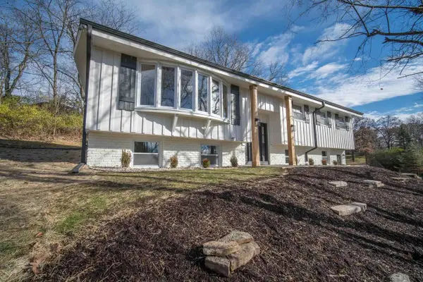 21740 W Lochinvar LANE, New Berlin, WI 53146