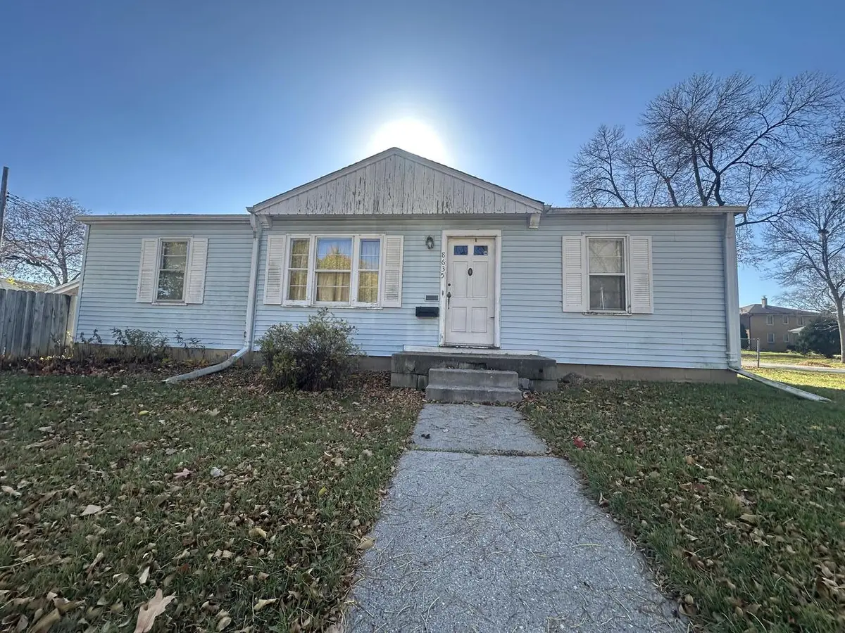 8635 W Auer AVENUE, Milwaukee, WI 53222 - Image #1