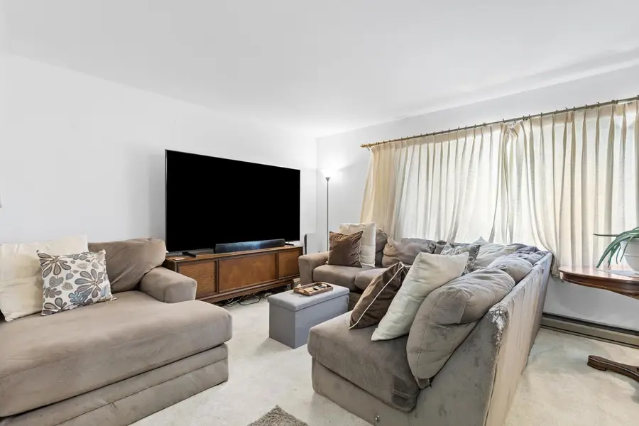 5147 S Camelot LANE, Greenfield, WI 53221 - Image #2