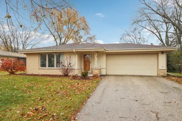 1705 Chapman DRIVE, Waukesha, WI 53189