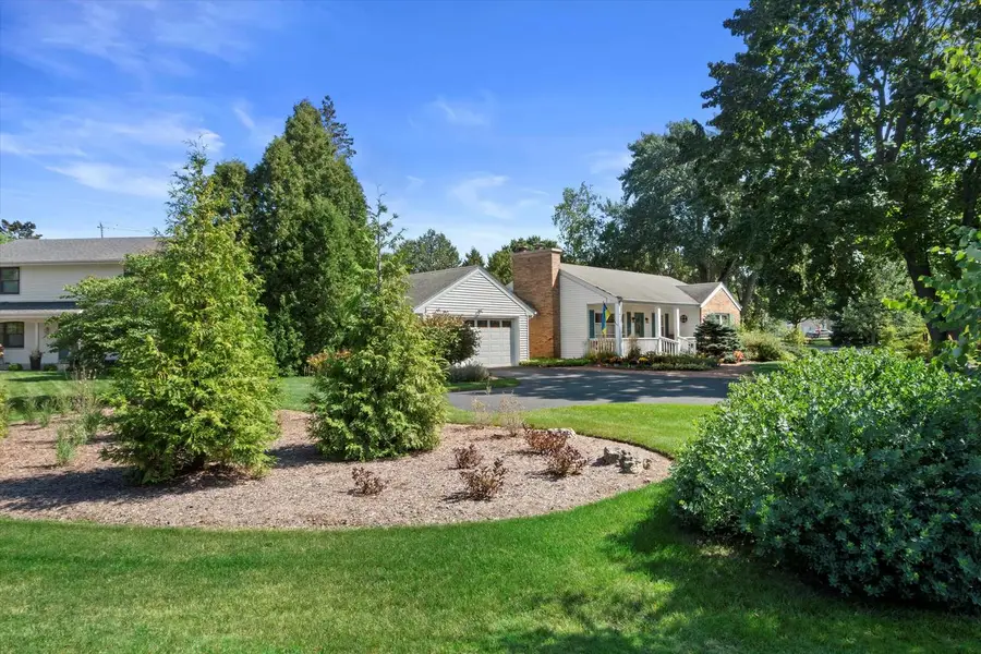 9040 N Lake DRIVE, Bayside, WI 53217 - Image #2