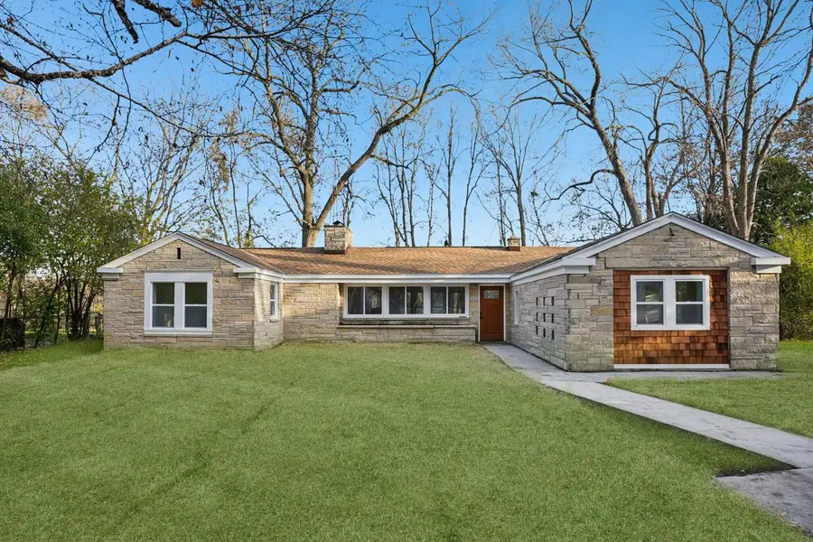 5686 N River Forest DRIVE, Glendale, WI 53209 - Image #2