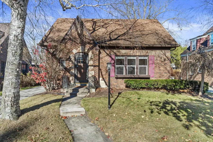 1518 Torrison DRIVE, Manitowoc, WI 54220 - Image #2