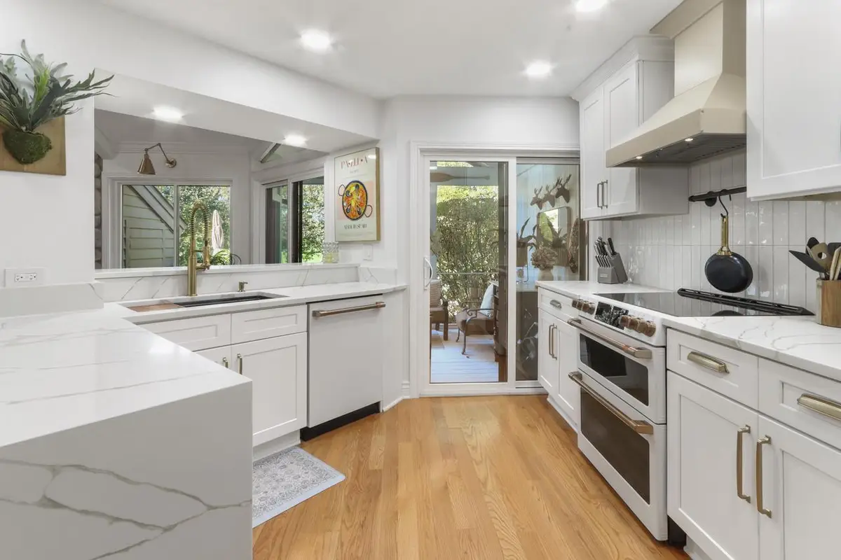 963 Duck Pond ROAD, Fontana, WI 53125 - Image #1