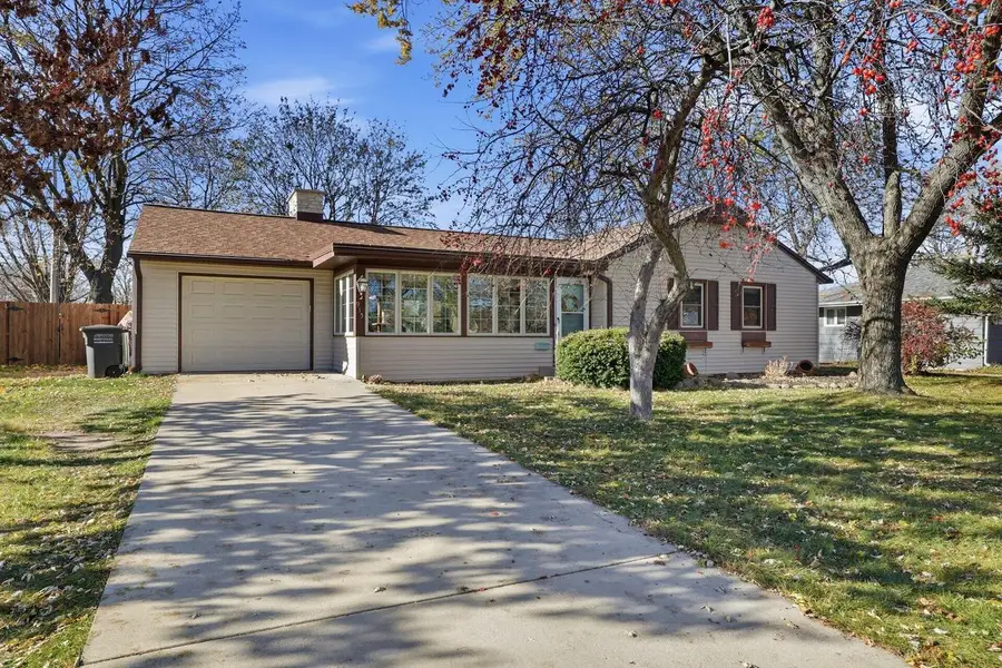 915 Parkview LANE, Mukwonago, WI 53149 - Image #2