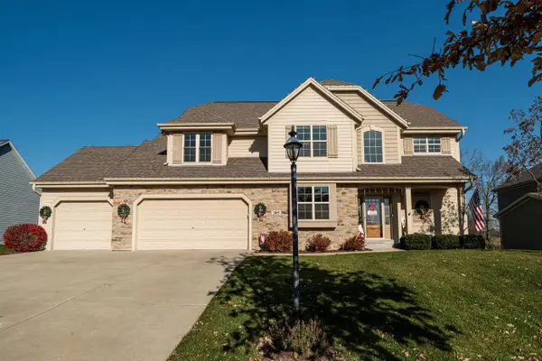 305 Century Oak DRIVE, Waukesha, WI 53188