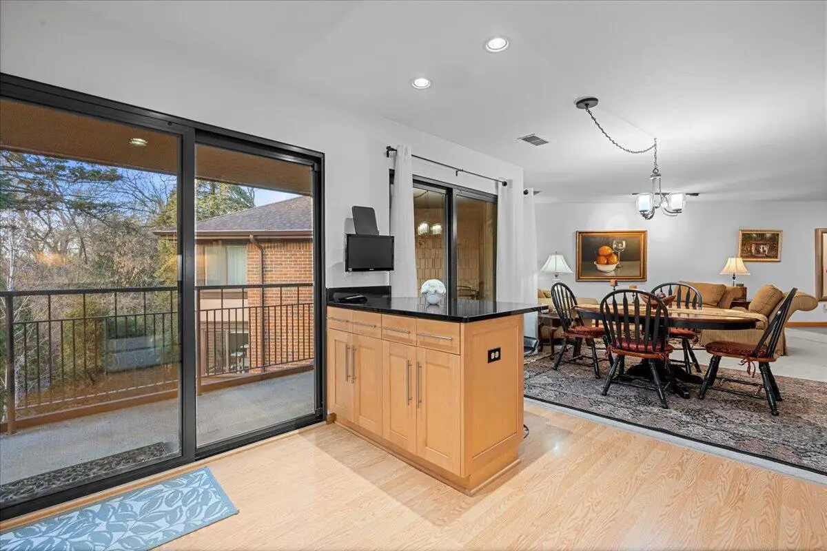 1600 W Green Tree ROAD #314, Glendale, WI 53209 - Image #1