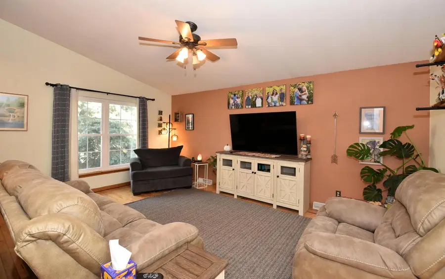 1087 Cleveland AVENUE, Hartford, WI 53027 - Image #3