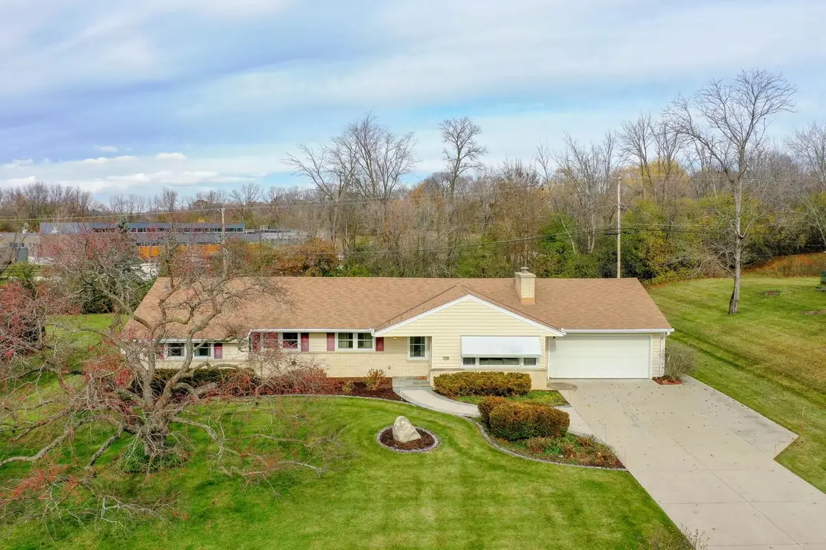 17260 Windemere ROAD, Brookfield, WI 53045 - Image #1