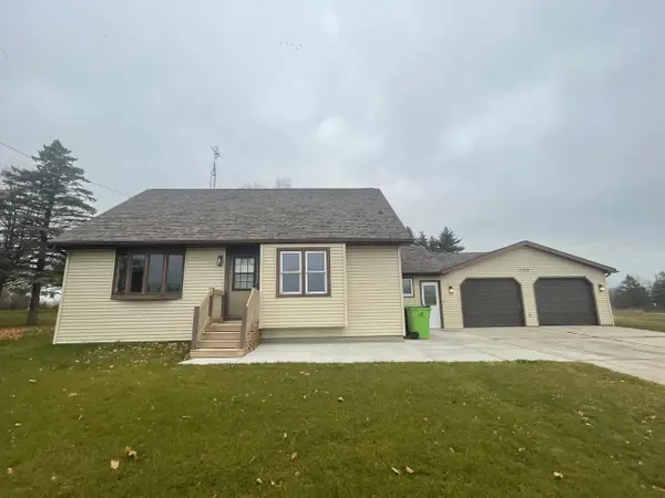 1520 North AVENUE, Cleveland, WI 53015