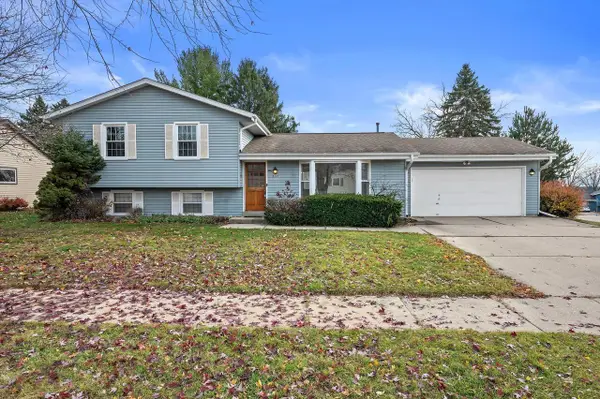 2127 Bonnie LANE, Waukesha, WI 53188