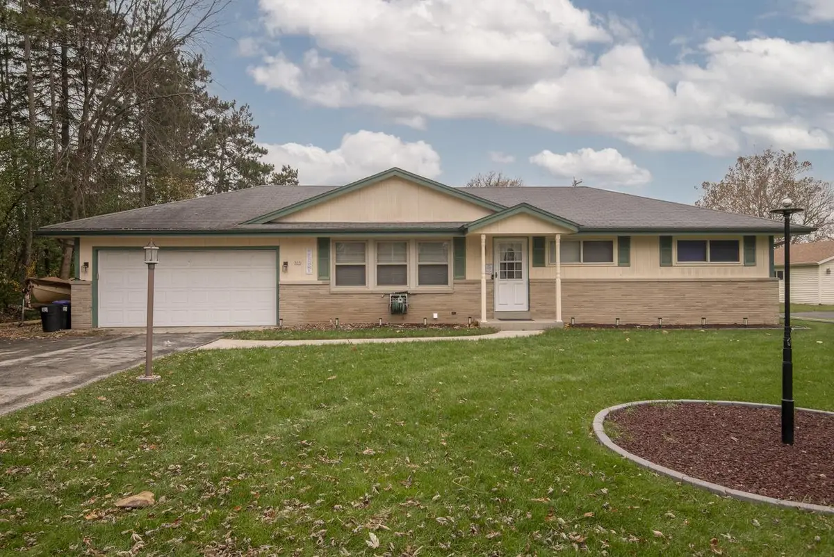 335 Kossow ROAD, Waukesha, WI 53186 - Image #1