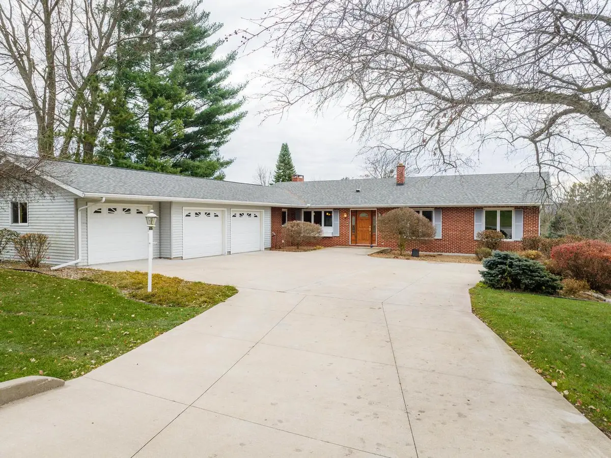 3045 W Old Highway 16, West Salem, WI 54669 - Image #1