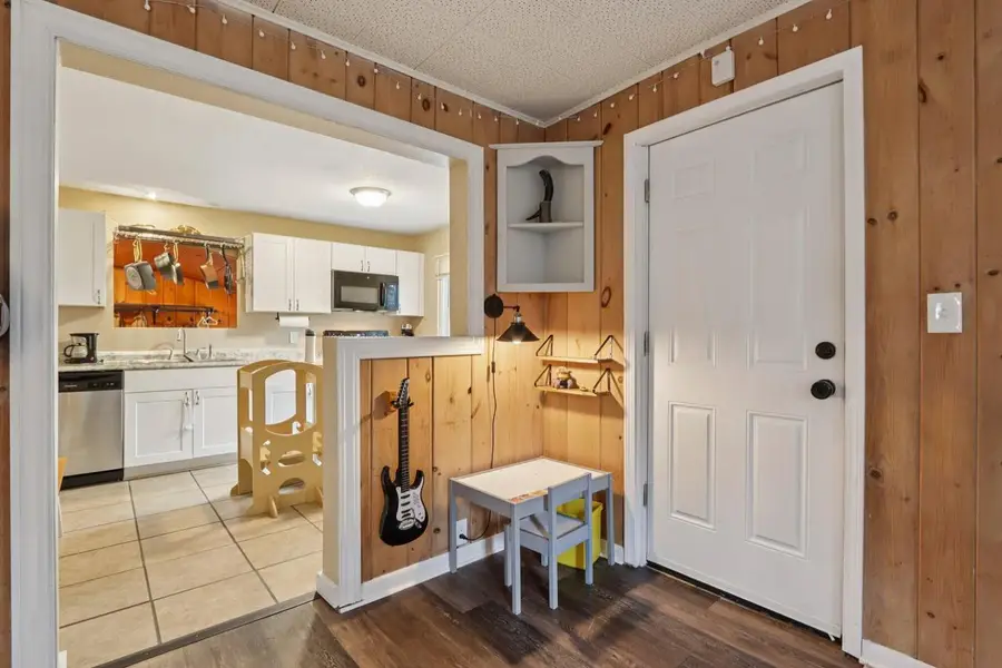 302 Eagle Lake AVENUE, Mukwonago, WI 53149 - Image #2