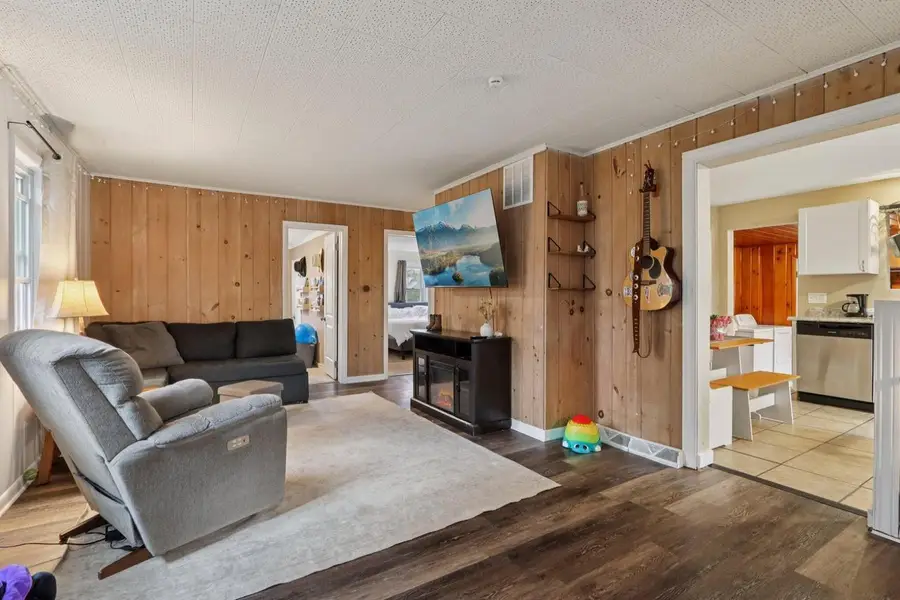 302 Eagle Lake AVENUE, Mukwonago, WI 53149 - Image #3