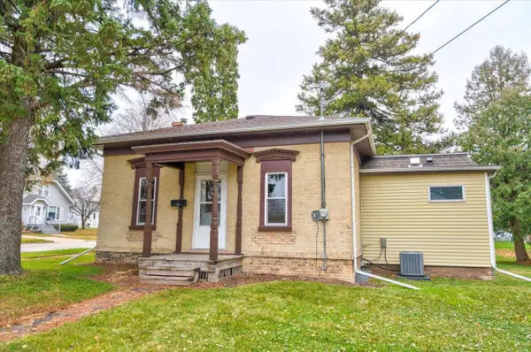 401 S Montgomery STREET, Watertown, WI 53094