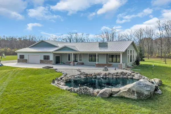 8431 Big Bend ROAD, Waterford, WI 53185
