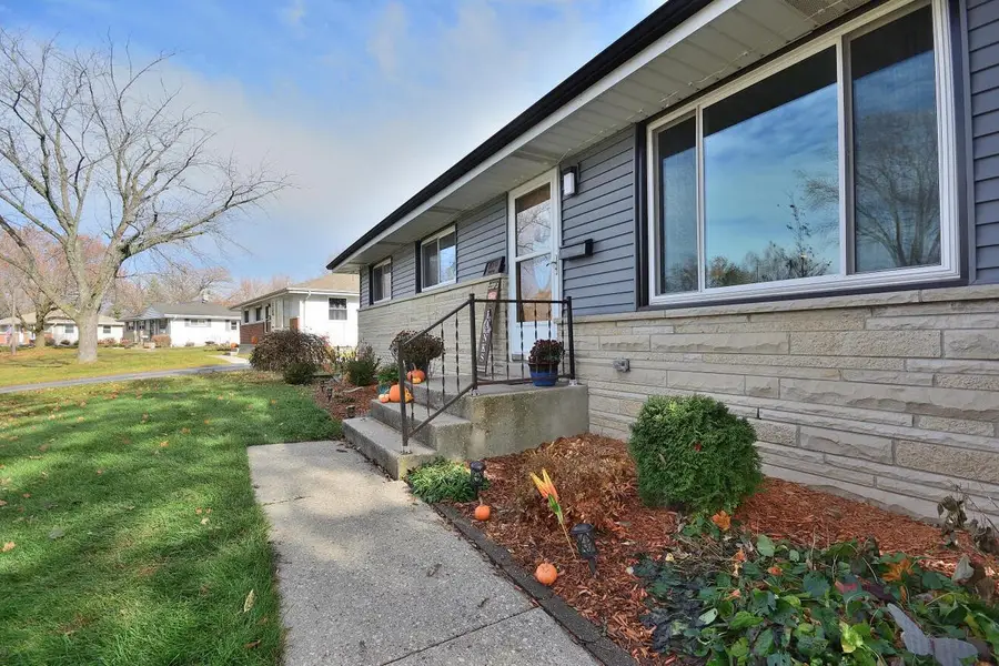 W178N8846 Queensway STREET, Menomonee Falls, WI 53051 - Image #2