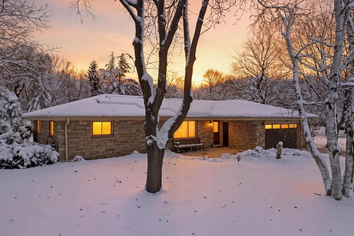 1420 W Larkspur LANE, River Hills, WI 53217 - Image #1