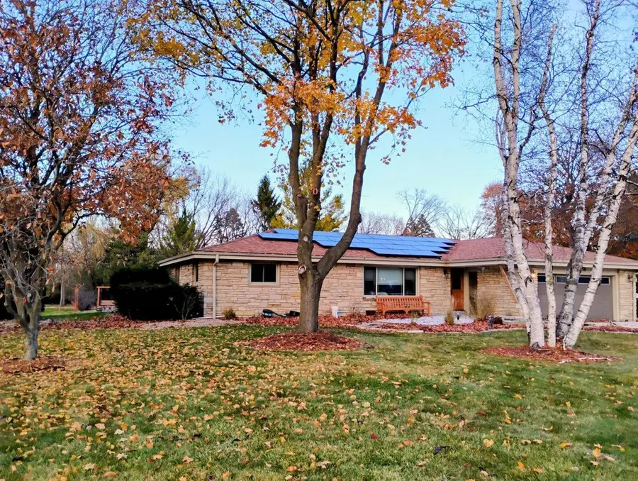 1420 W Larkspur LANE, River Hills, WI 53217 - Image #2