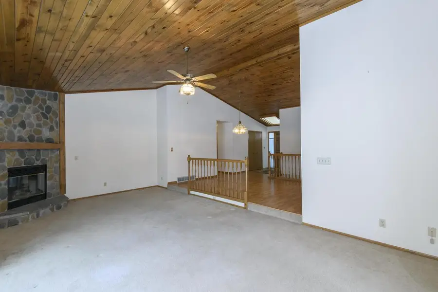 W180N9890 Riversbend CIRCLE W, Germantown, WI 53022 - Image #2