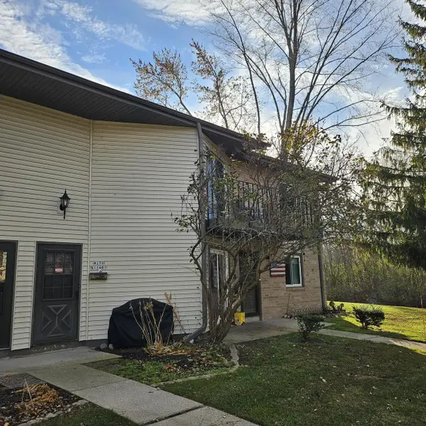 W170N11497 Armada DRIVE #16, Germantown, WI 53022