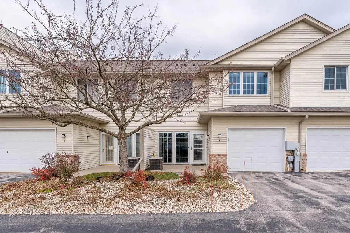 2415 Fox River PARKWAY #E, Waukesha, WI 53189 - Image #1