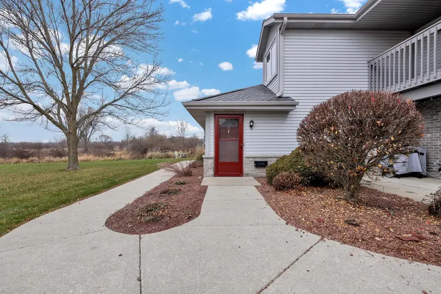 827 Quinlan DRIVE #H, Pewaukee, WI 53072 - Image #2