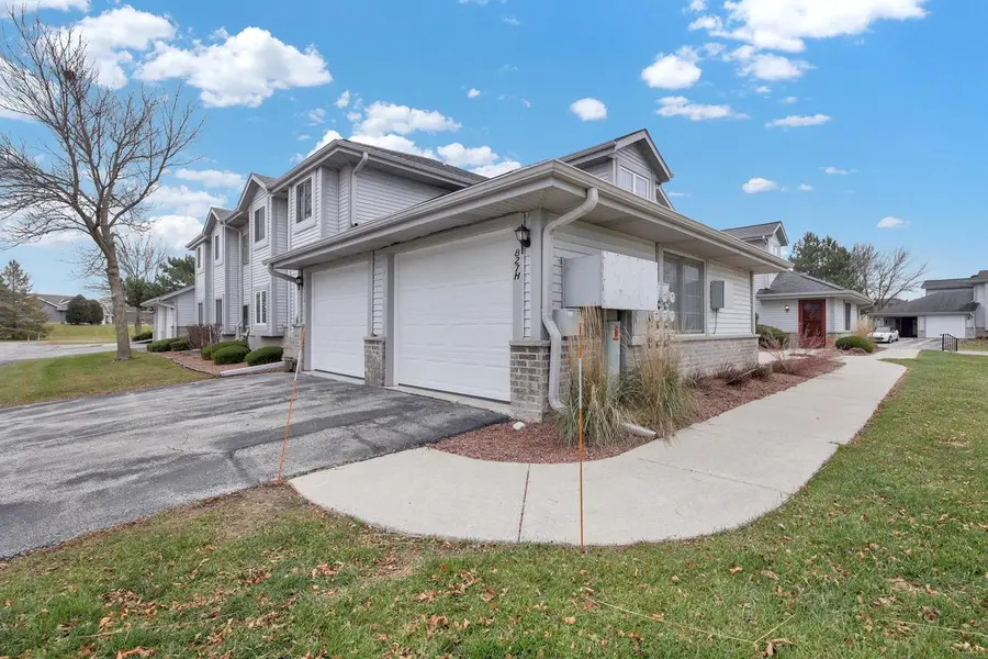 827 Quinlan DRIVE #H, Pewaukee, WI 53072 - Image #3